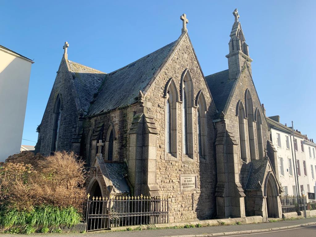 Lot: 70 - FORMER CHURCH WITH PLANNING FOR THREE DWELLINGS -